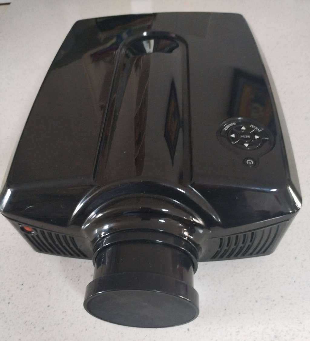 Crazy R1 Start! Movie Projector. 780 x 1280 Resolution XGA